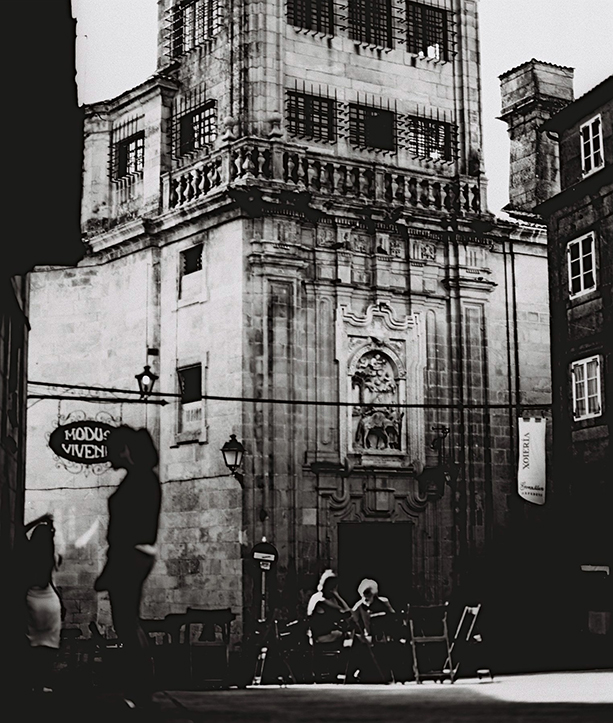 Vue d'une petite place de Santiago de Compostela