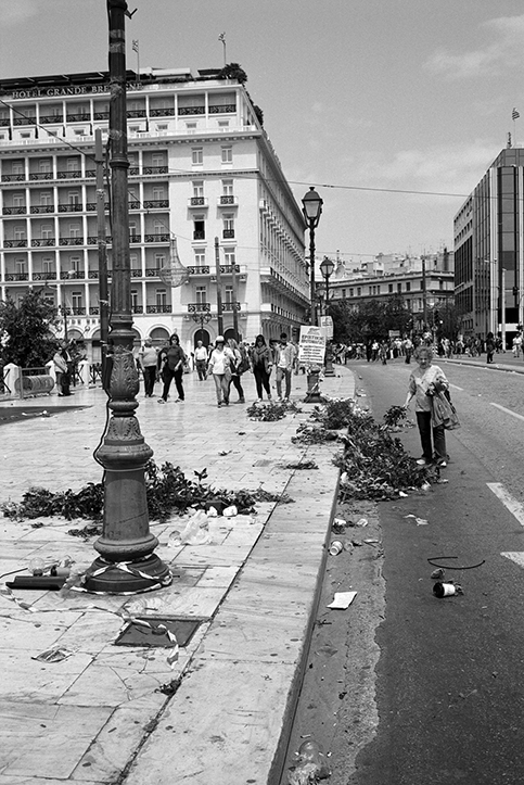 Vue d'une porte condamnée sur une église orthodoxe sur l'ïle de Milos en Grêce